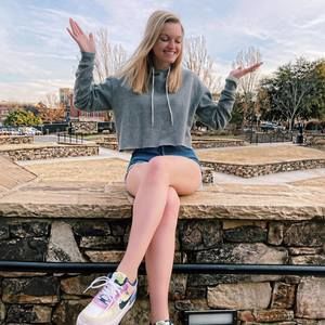 Meet your Posher, Kayla